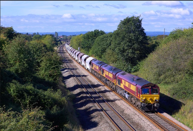 Ċina UK Ferroviji Trasport Kunsinna To Door